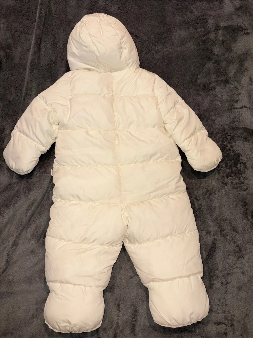 GAP cream puffer